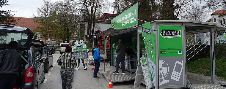 Mobilko odprl sezono zbiranja starih aparatov v Škofji Loki