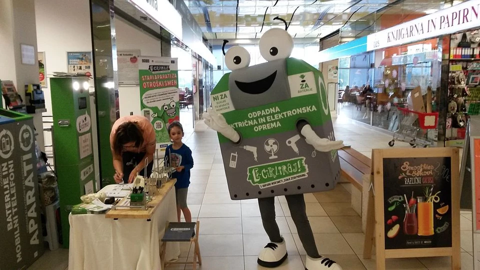 V M Tehniki so ajdovke in ajdovci E-ciklirali