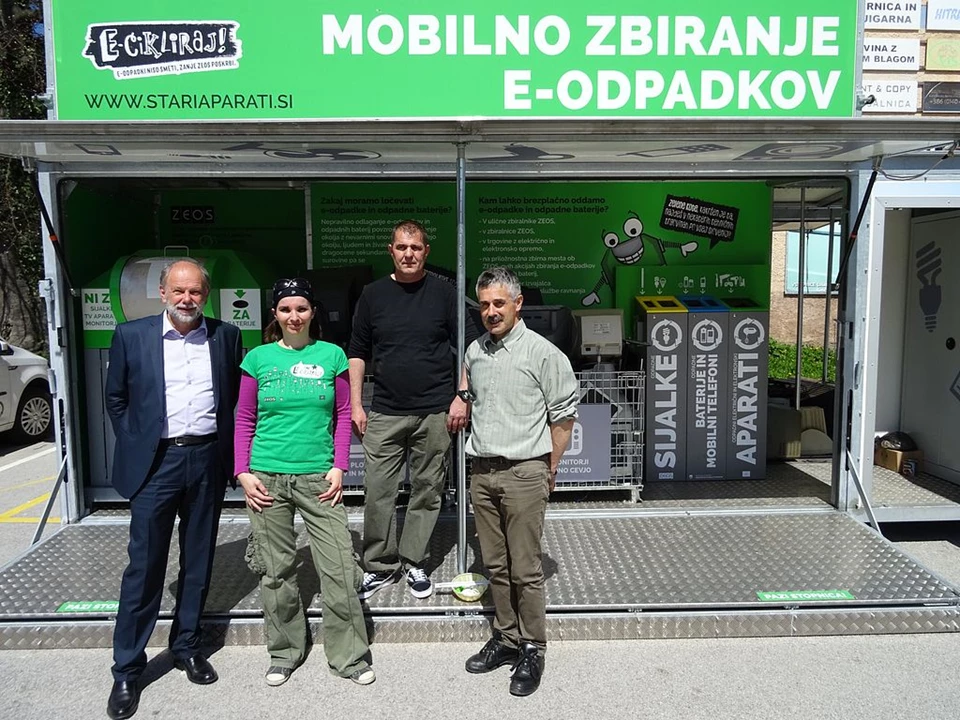 Zbiranje starih aparatov z »mobilkotom« v Škofji Loki