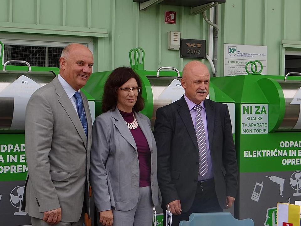 Ulični zbiralniki za e-odpadke in odpadne baterije v Slovenskih Konjicah